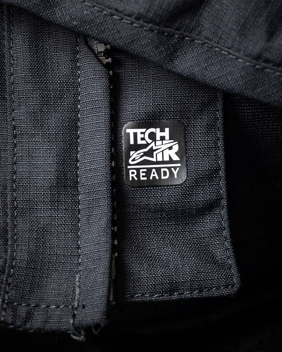 Λεπτομέρεια του διάτρητου υφάσματος του Dainese Hydraflux 2 Air D-Dry